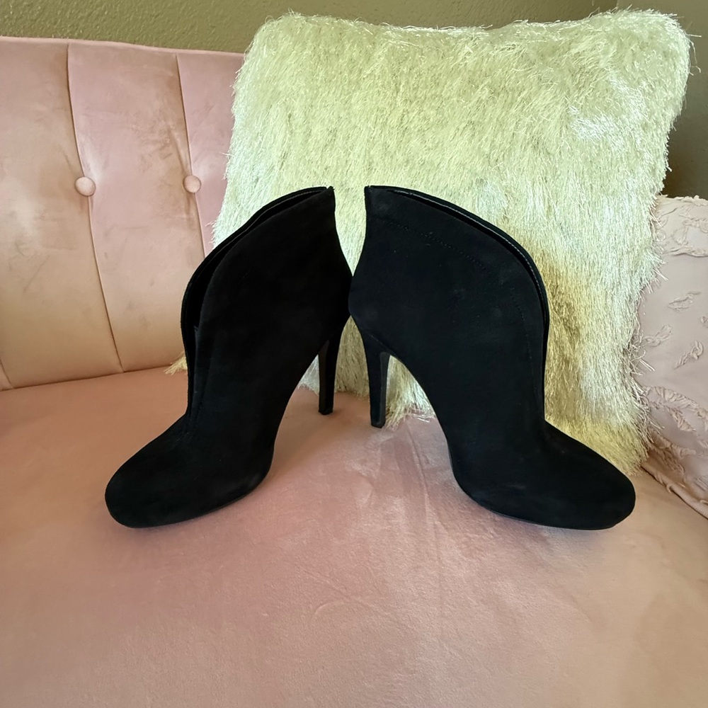 Black Suede Ankle Boots with heel. Size 7.5 Jessica Simpson